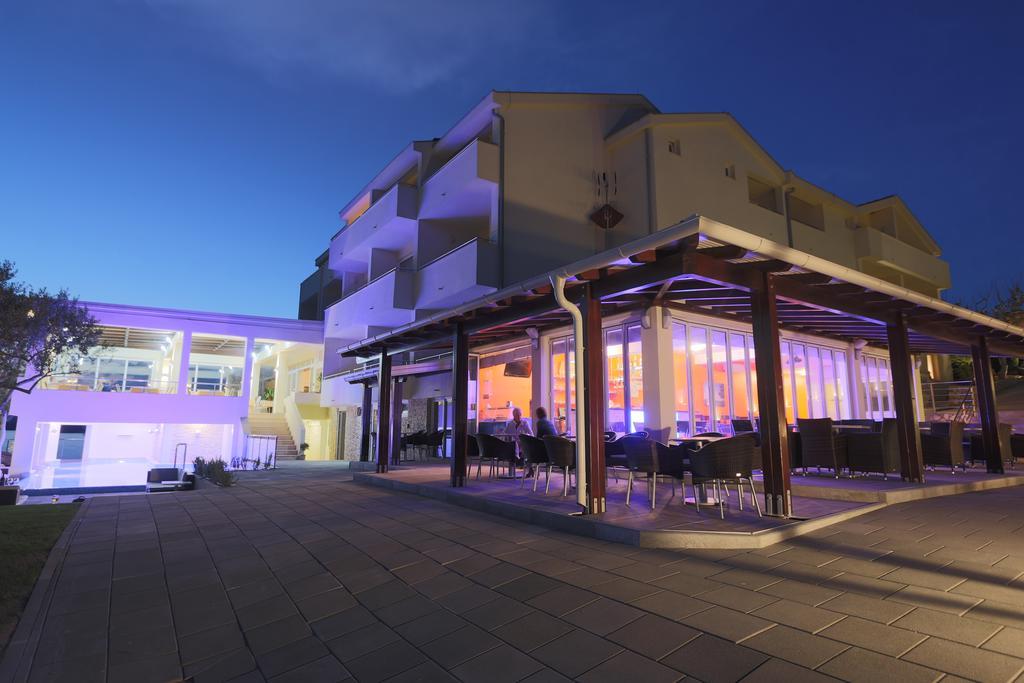 Hotel Vila 4M Ražanac 外观 照片