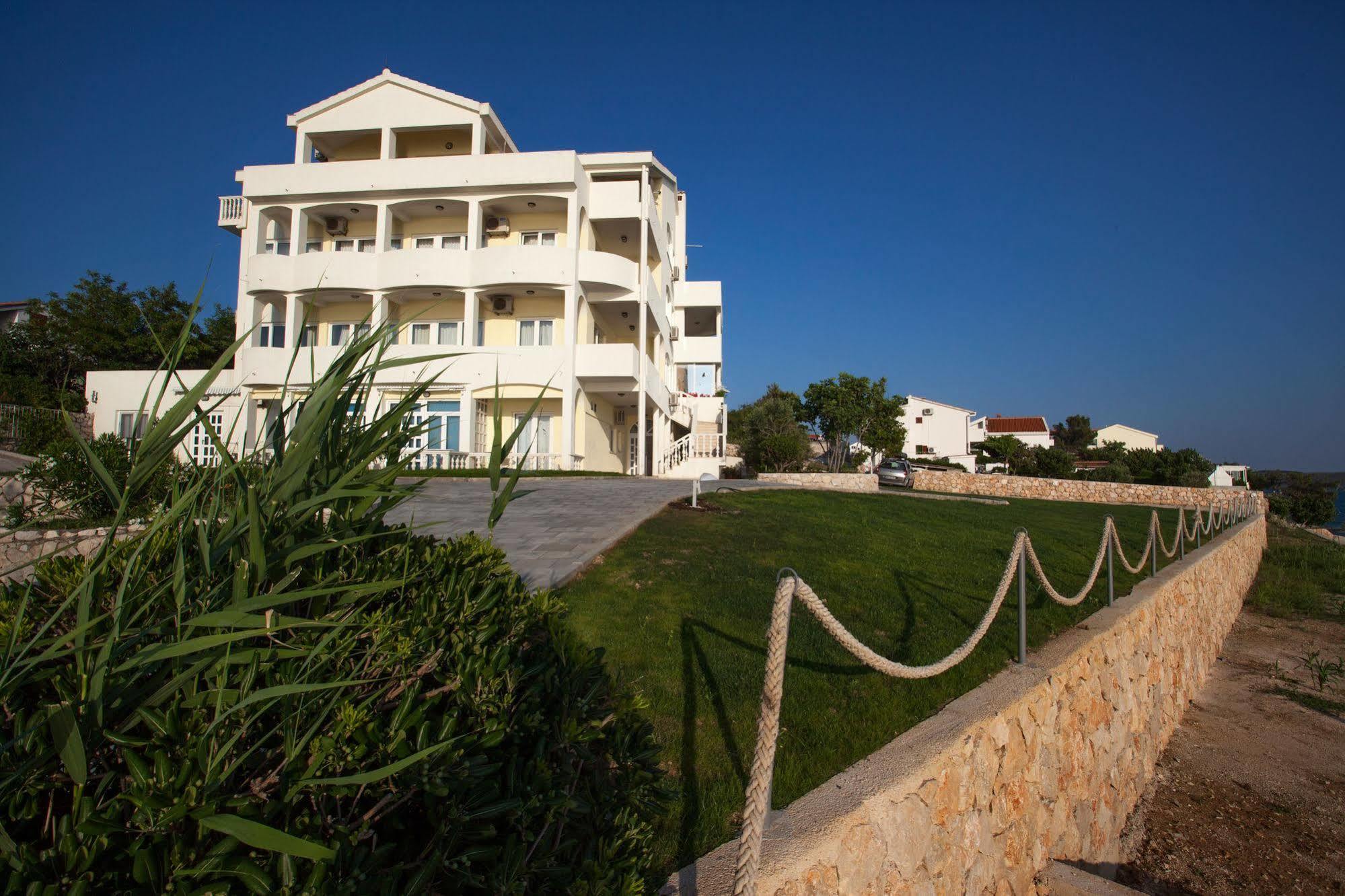 Hotel Vila 4M Ražanac 外观 照片