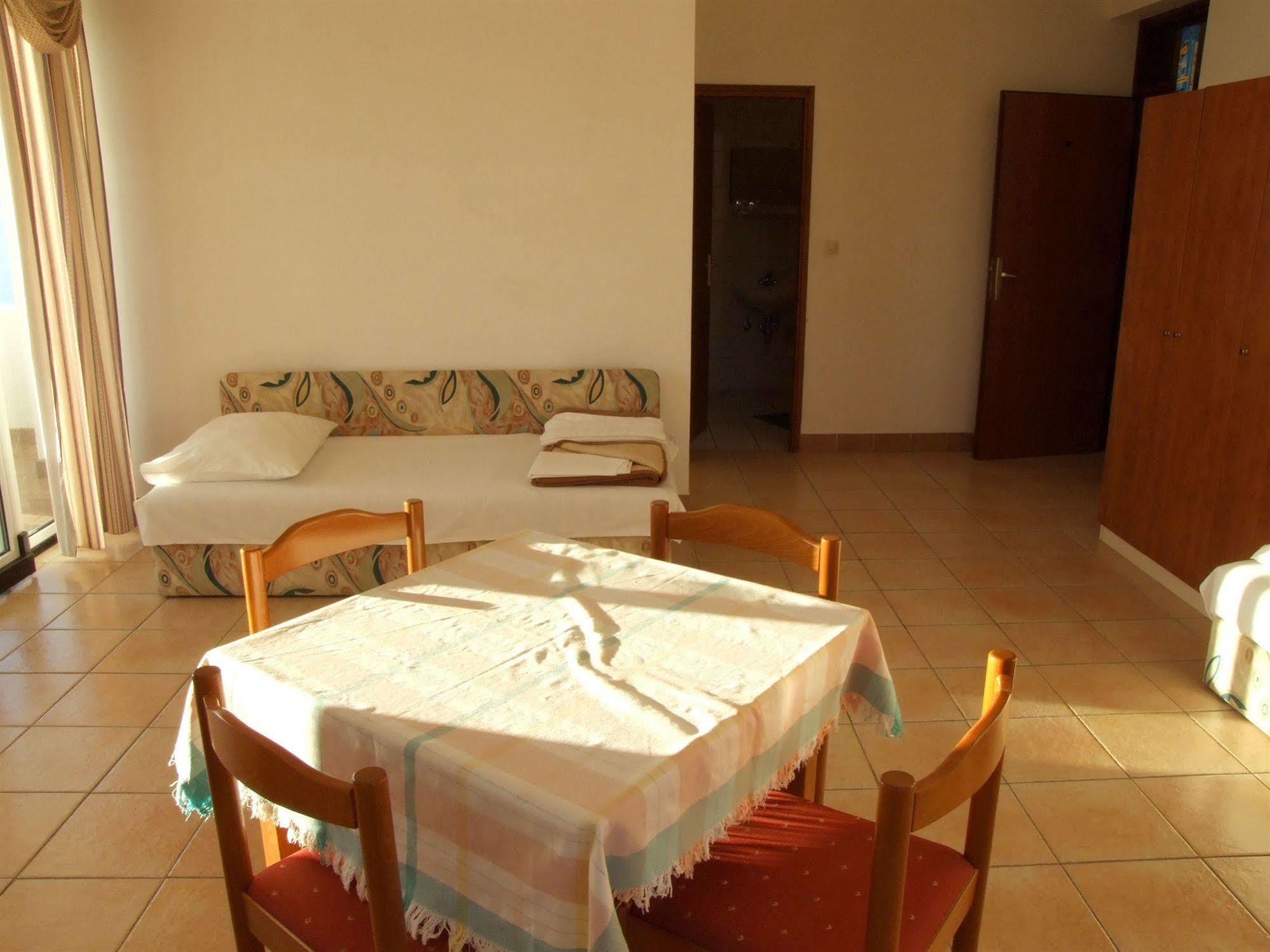 Hotel Vila 4M Ražanac 外观 照片