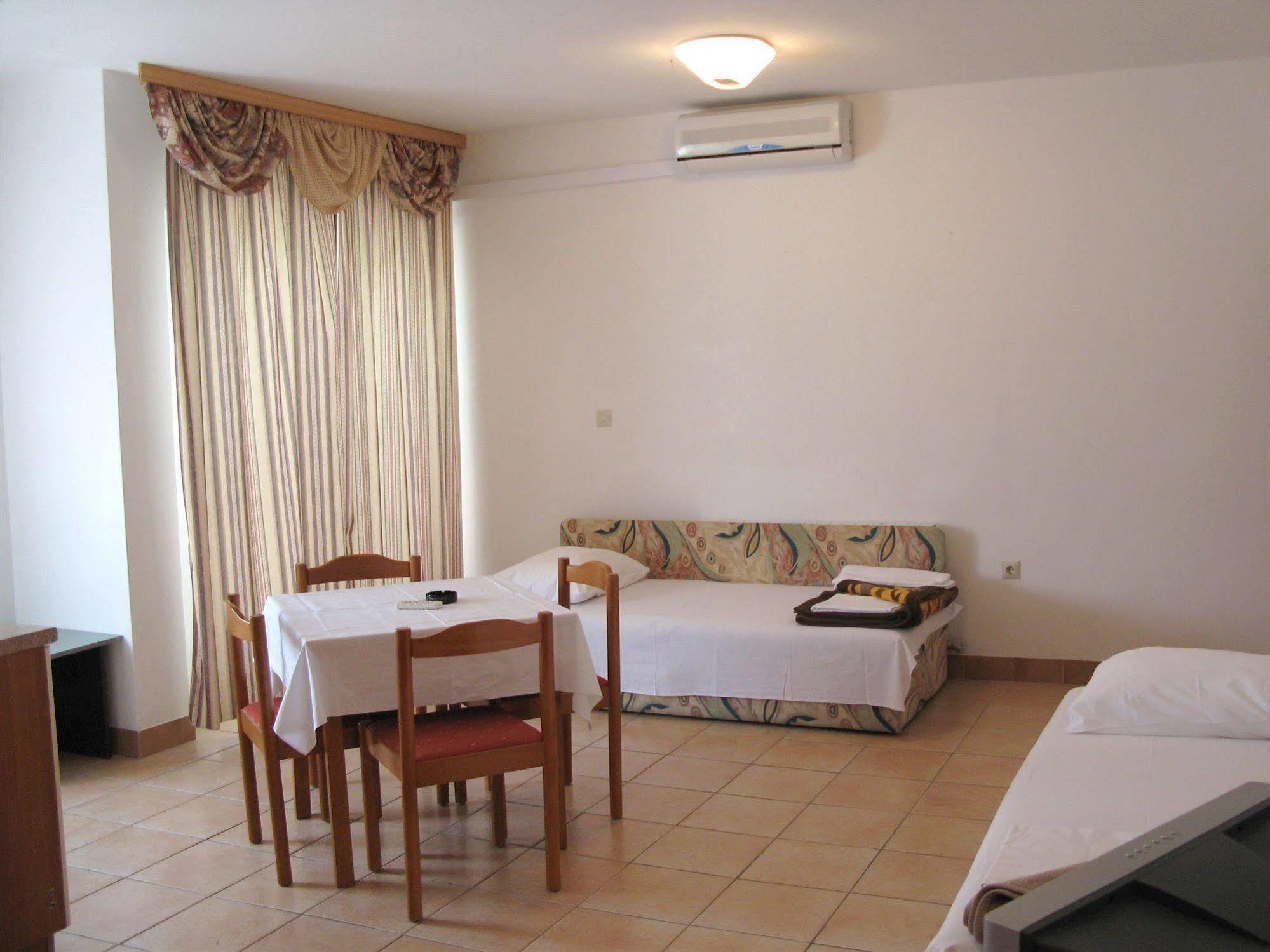 Hotel Vila 4M Ražanac 外观 照片