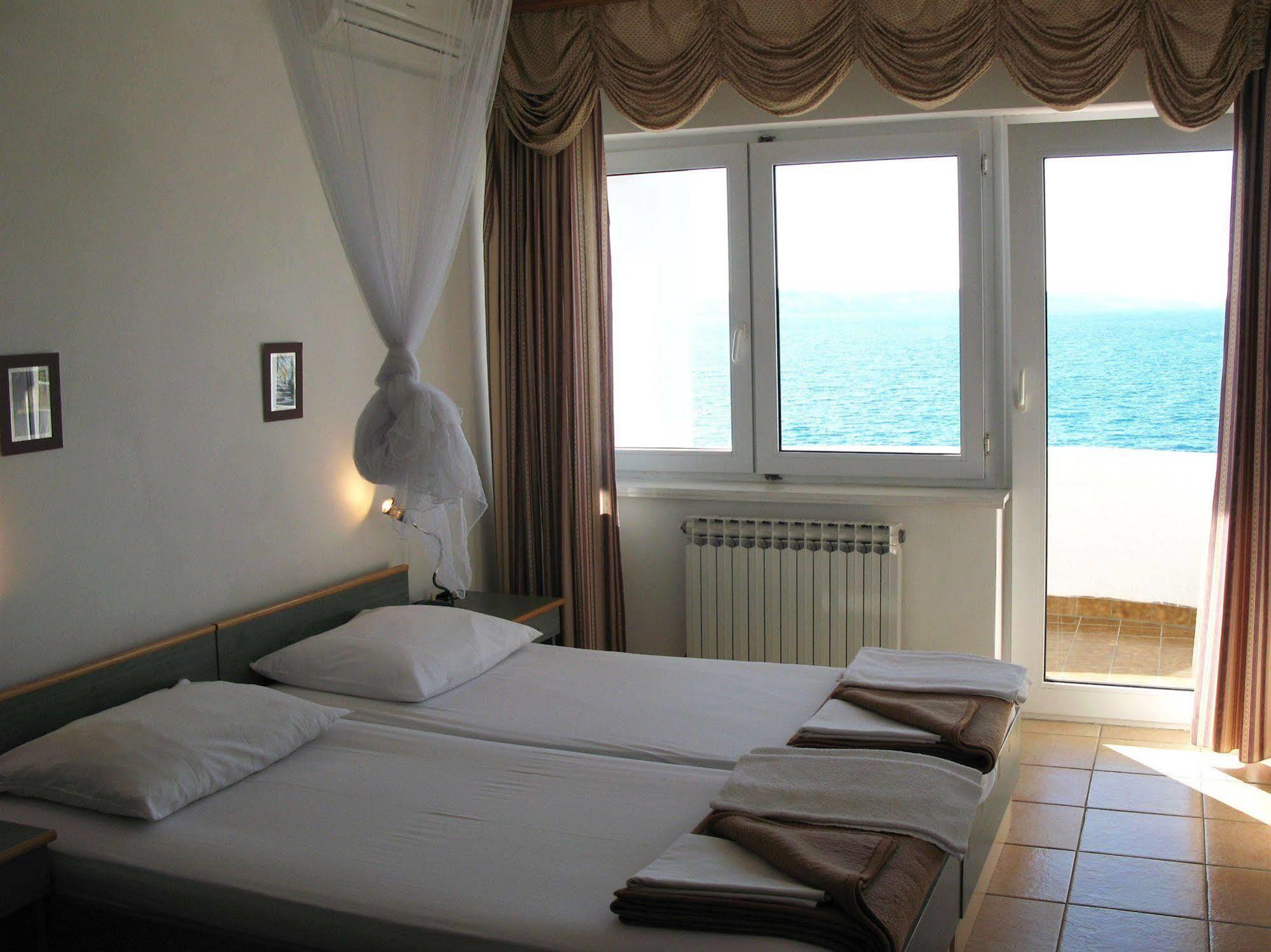 Hotel Vila 4M Ražanac 外观 照片