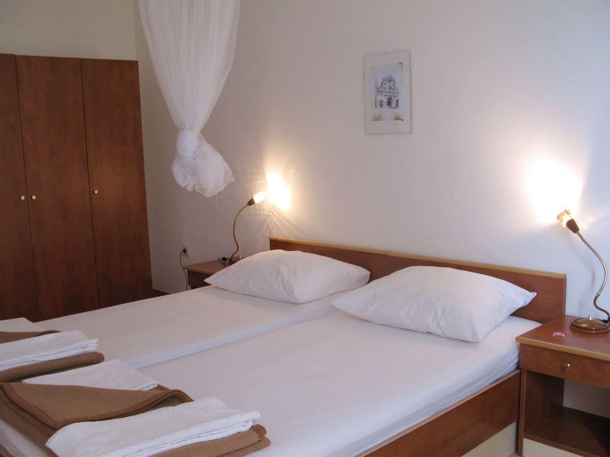Hotel Vila 4M Ražanac 外观 照片