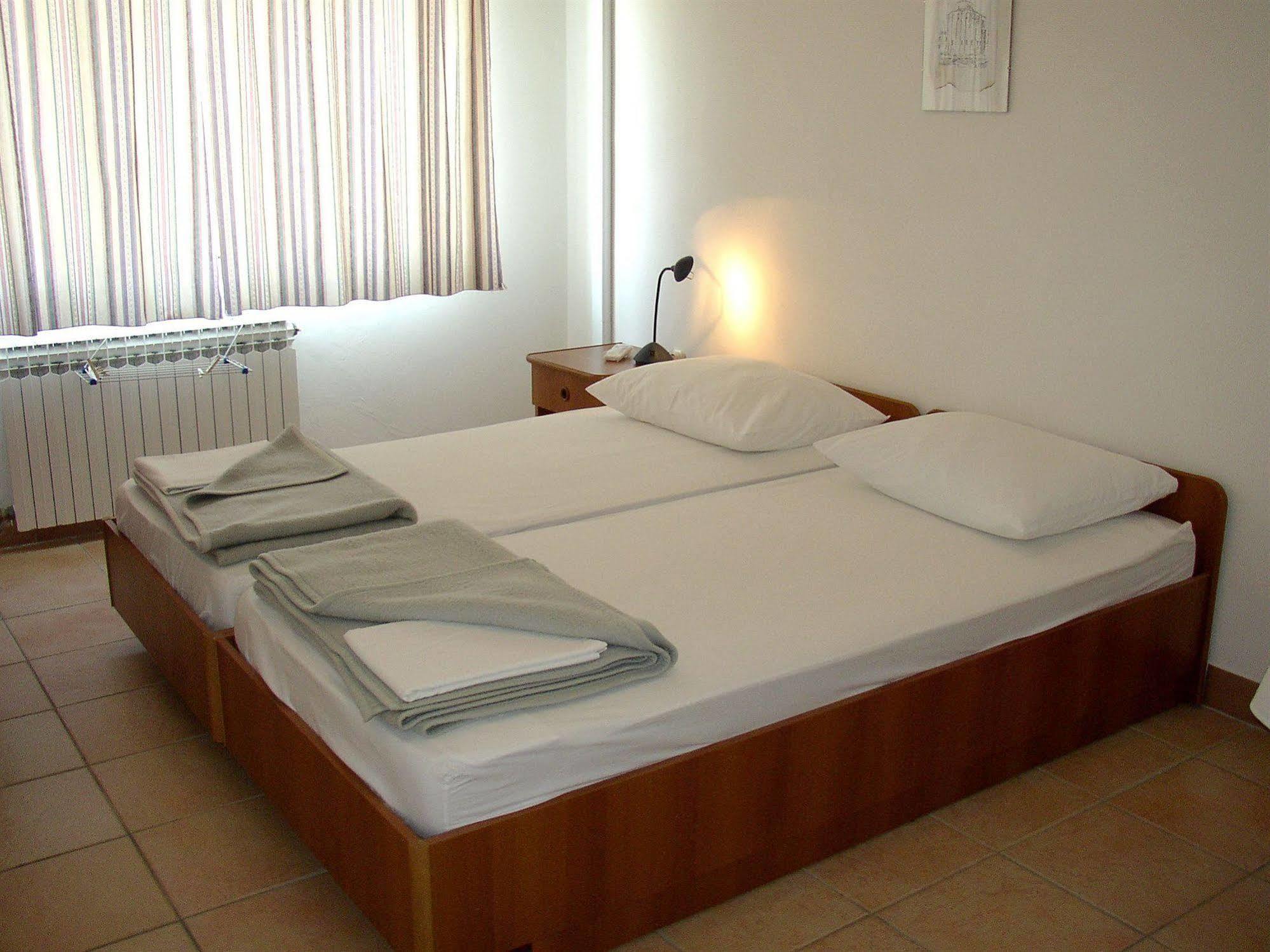 Hotel Vila 4M Ražanac 外观 照片