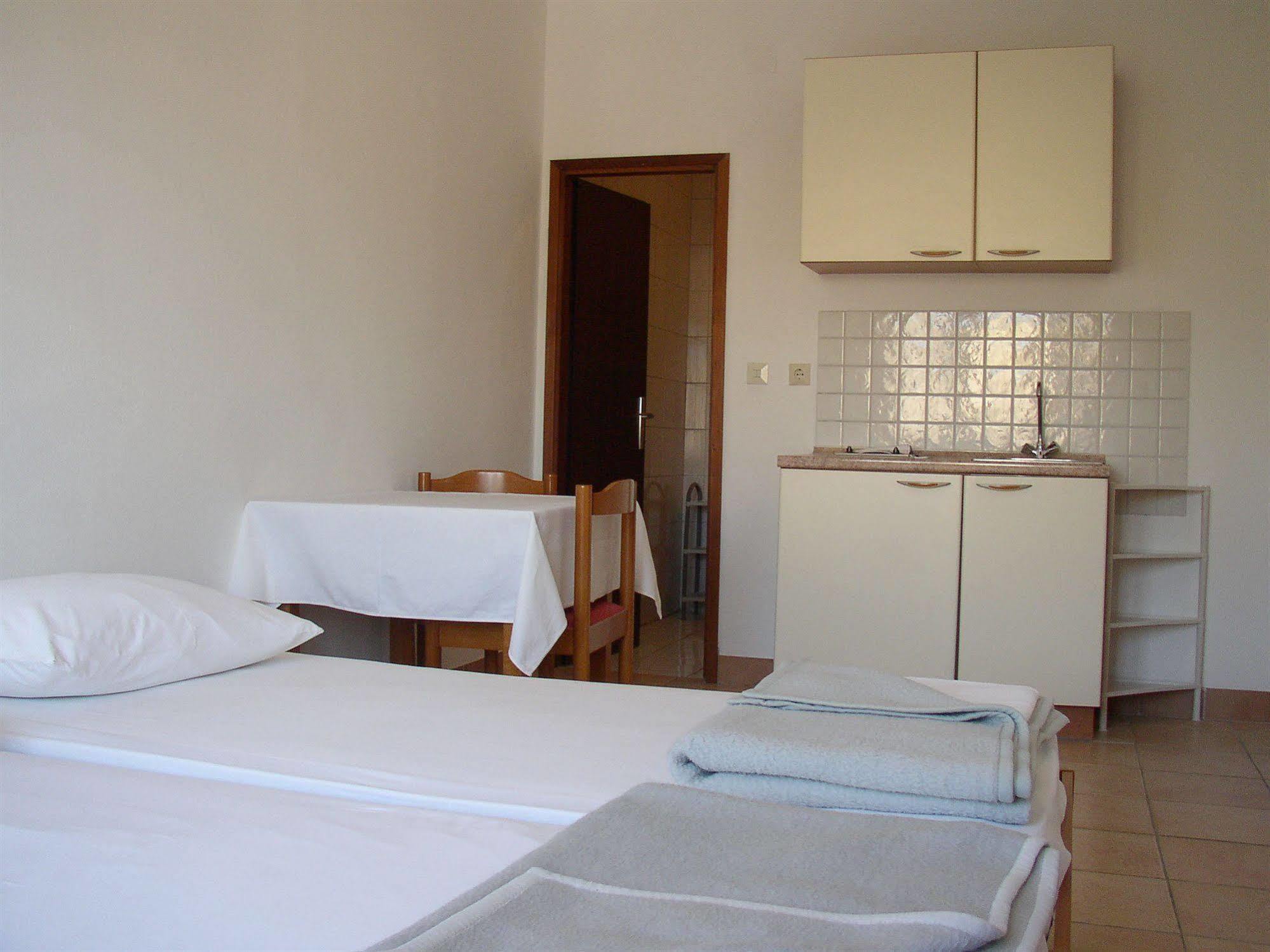 Hotel Vila 4M Ražanac 外观 照片