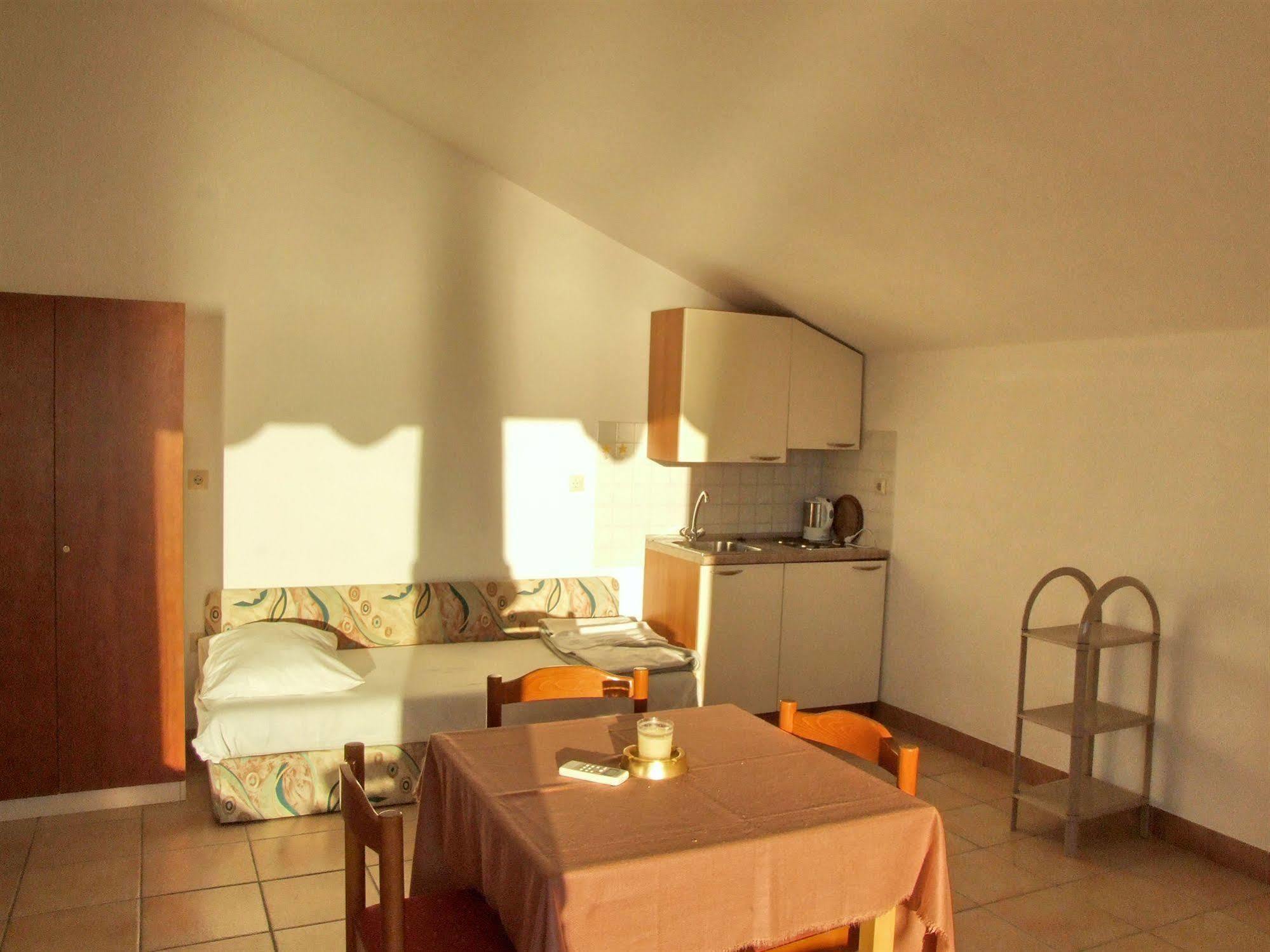 Hotel Vila 4M Ražanac 外观 照片