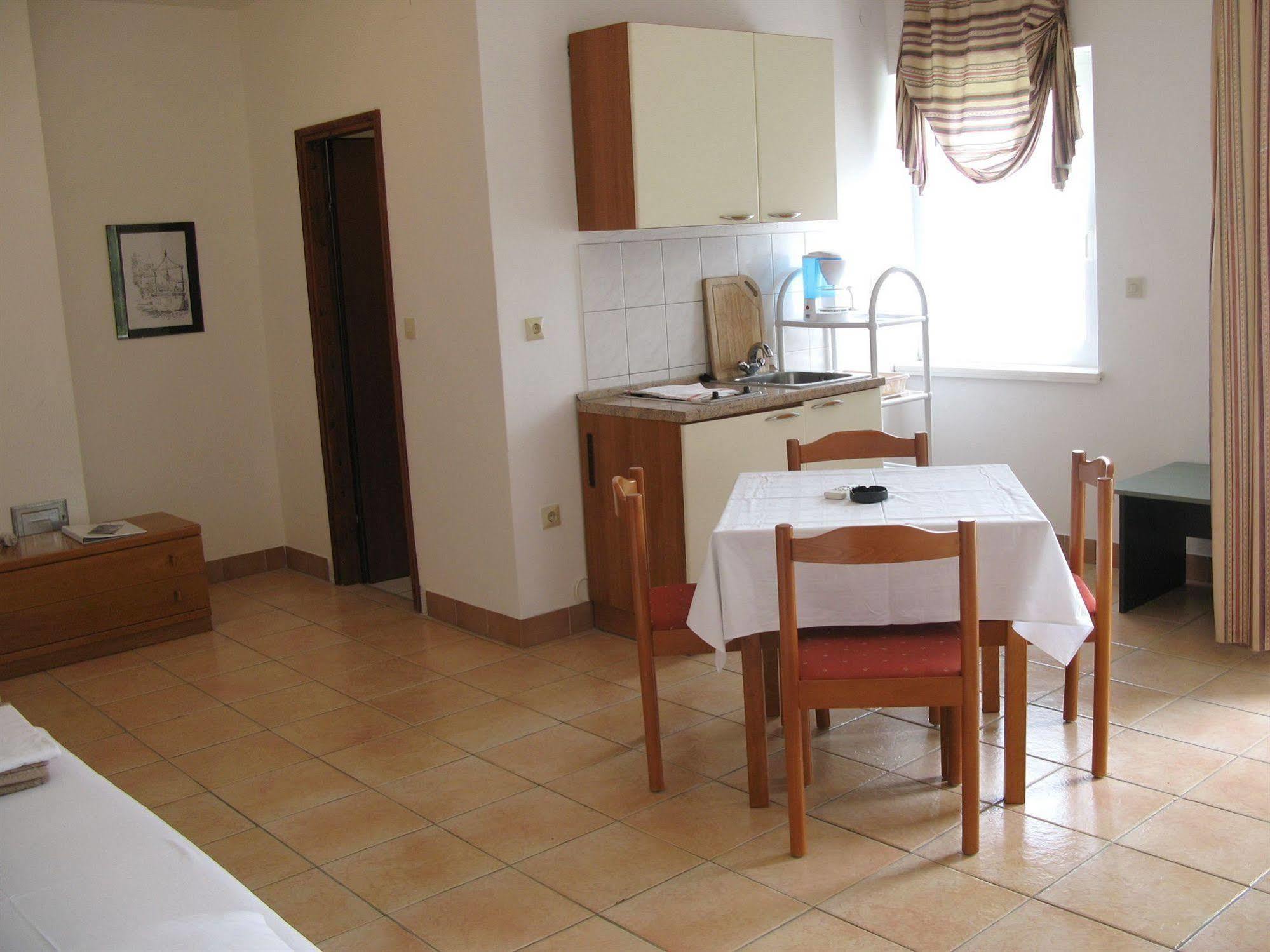 Hotel Vila 4M Ražanac 外观 照片